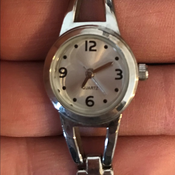 Ladies Silver Link Quartz Watch - Picture 3 of 6